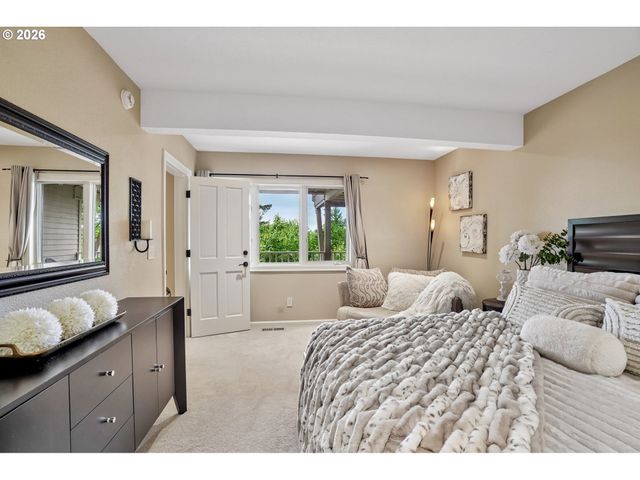 221 Sw MOONRIDGE Pl, Portland, OR 97225