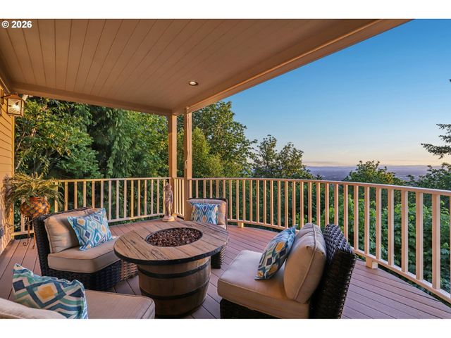 221 Sw MOONRIDGE Pl, Portland, OR 97225