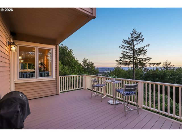 221 Sw MOONRIDGE Pl, Portland, OR 97225