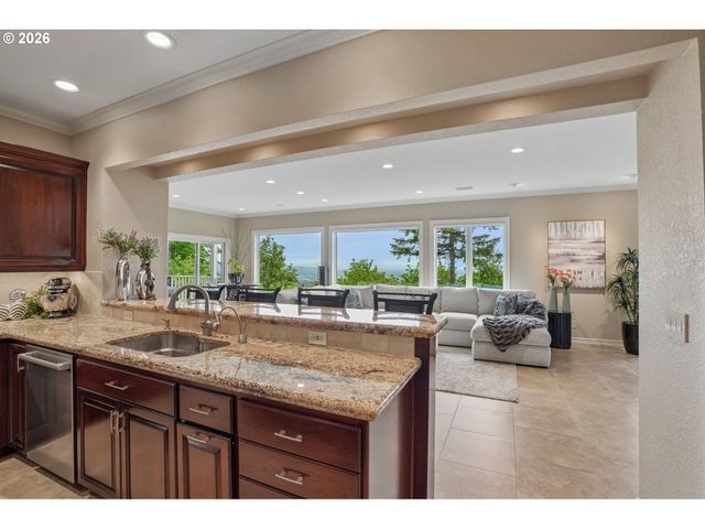221 Sw MOONRIDGE Pl, Portland, OR 97225