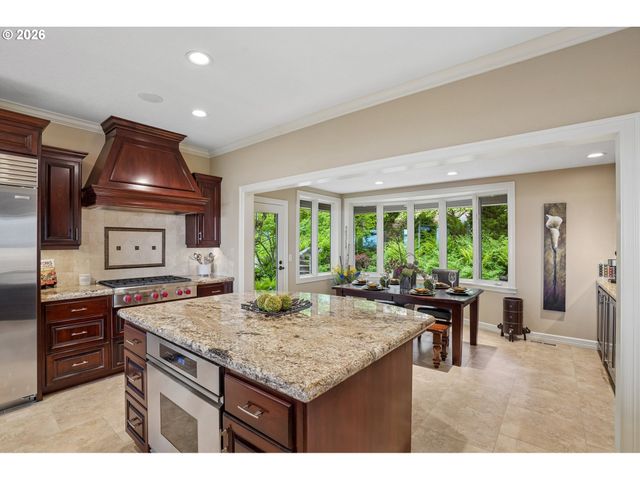 221 Sw MOONRIDGE Pl, Portland, OR 97225