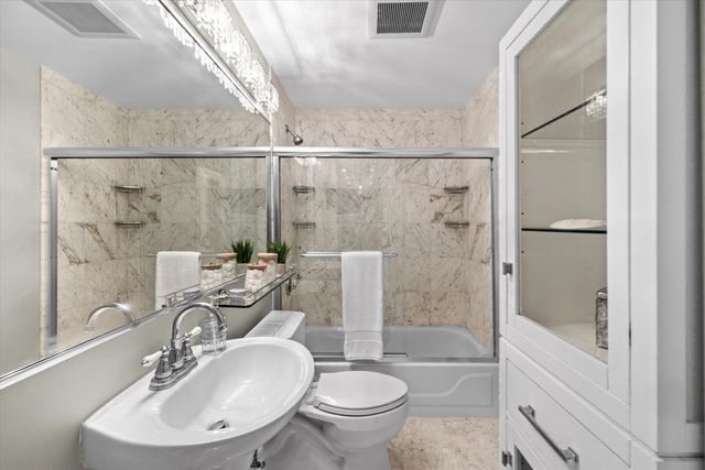 10 Charlesgate E 502, Boston, MA 02215