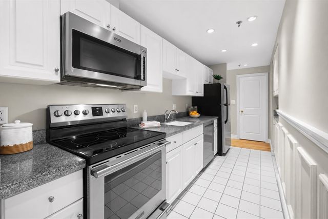 10 Charlesgate E 502, Boston, MA 02215