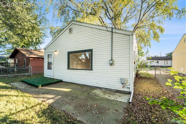 11299 Chalmers Avenue, Warren, MI 48089