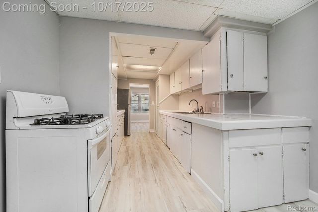 11299 Chalmers Avenue, Warren, MI 48089