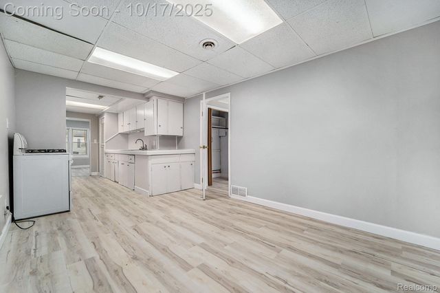 11299 Chalmers Avenue, Warren, MI 48089