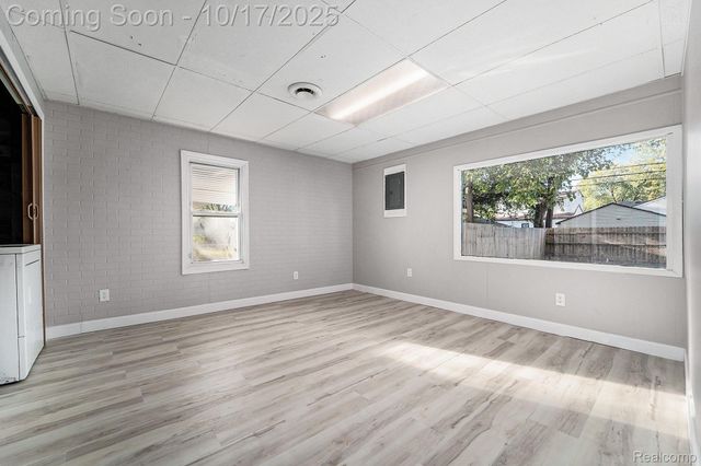 11299 Chalmers Avenue, Warren, MI 48089