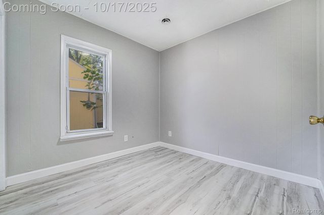 11299 Chalmers Avenue, Warren, MI 48089