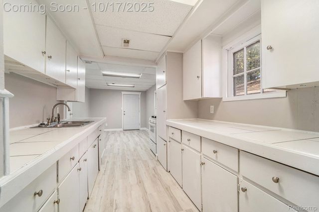 11299 Chalmers Avenue, Warren, MI 48089