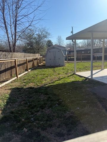 100 Hull Ln, Hendersonville, TN 37075