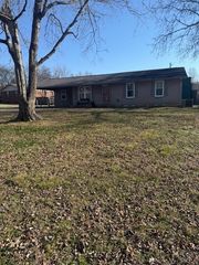 100 Hull Ln, Hendersonville, TN 37075