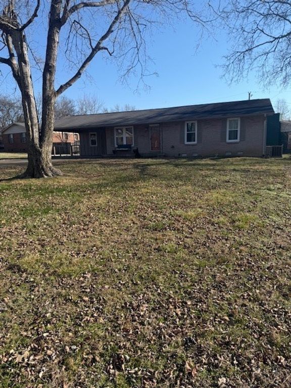 100 Hull Ln, Hendersonville, TN 37075