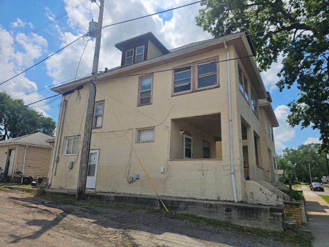 517 W 9th Street, Waterloo, IA 50702