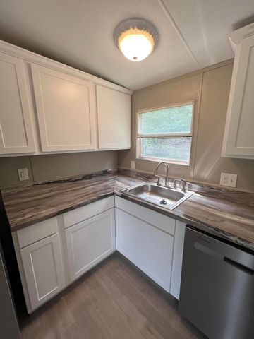 22 J E Brown Dr., Columbia, MS 39429