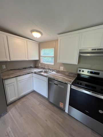 22 J E Brown Dr., Columbia, MS 39429