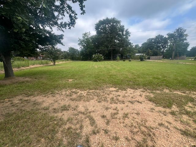 22 J E Brown Dr., Columbia, MS 39429