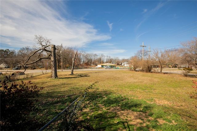 407 N Pittman Street, Prairie Grove, AR 72753