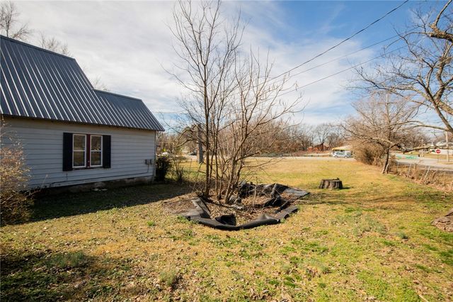 407 N Pittman Street, Prairie Grove, AR 72753