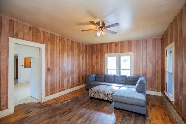 407 N Pittman Street, Prairie Grove, AR 72753