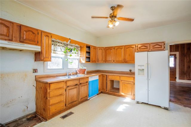 407 N Pittman Street, Prairie Grove, AR 72753