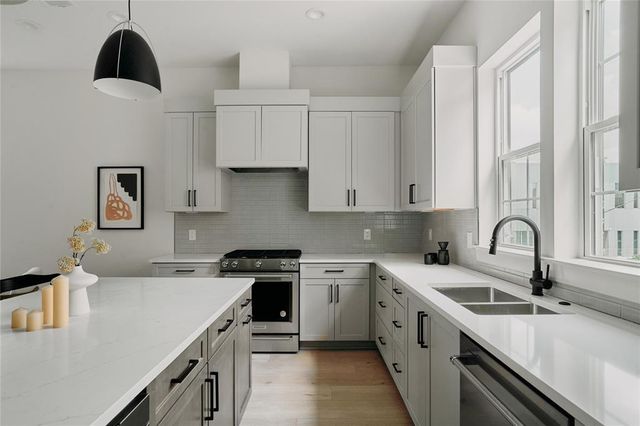 2209 Woodland Ave 201, Austin, TX 78741