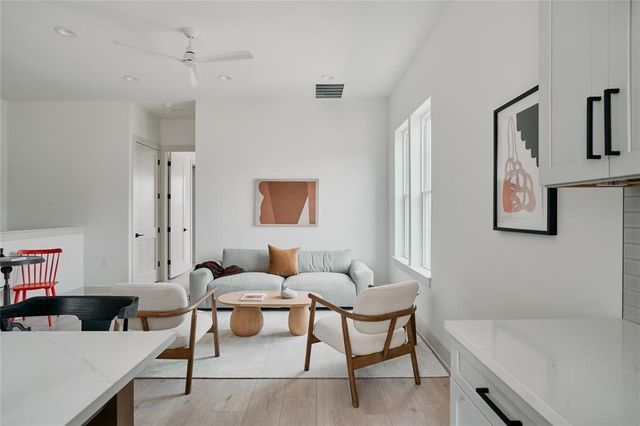 2209 Woodland Ave 201, Austin, TX 78741