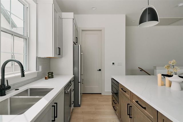 2209 Woodland Ave 201, Austin, TX 78741