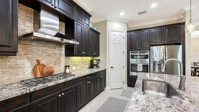 8215 LARKSPUR CIRCLE, Sarasota, FL 34241