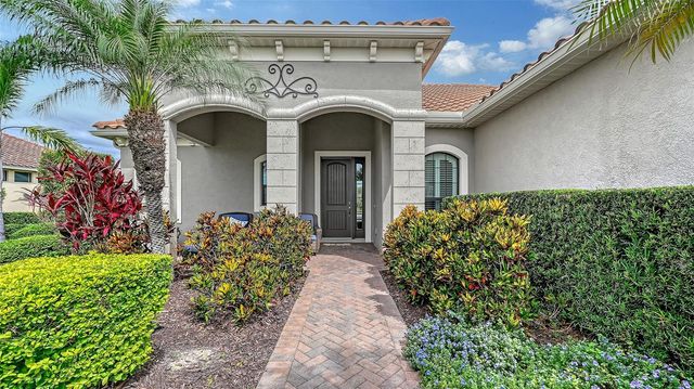 8215 LARKSPUR CIRCLE, Sarasota, FL 34241