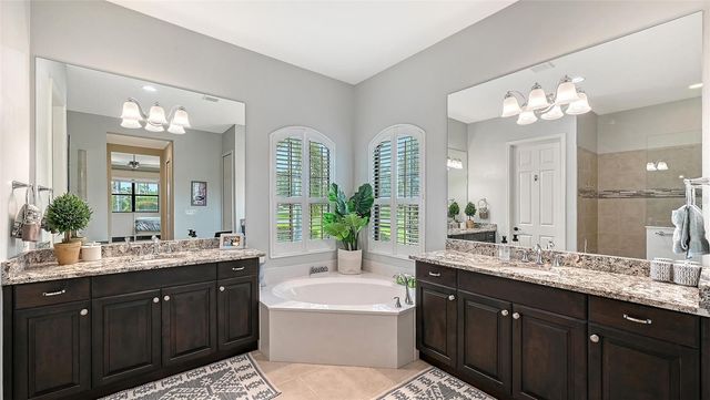 8215 LARKSPUR CIRCLE, Sarasota, FL 34241