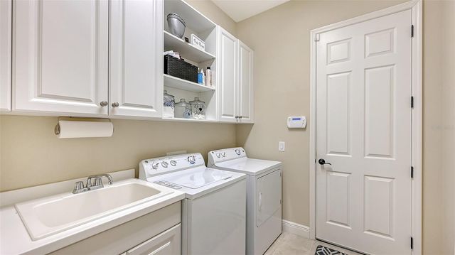 8215 LARKSPUR CIRCLE, Sarasota, FL 34241