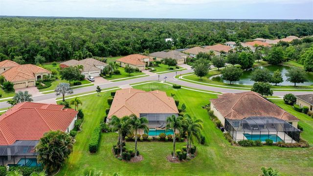 8215 LARKSPUR CIRCLE, Sarasota, FL 34241