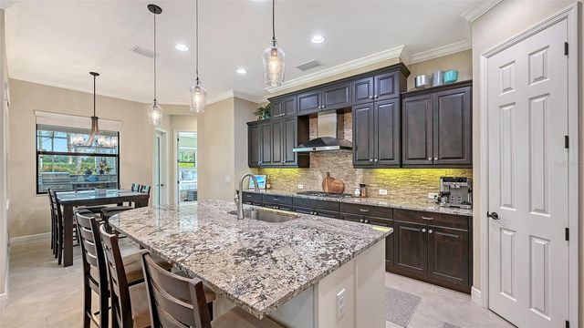 8215 LARKSPUR CIRCLE, Sarasota, FL 34241