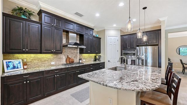 8215 LARKSPUR CIRCLE, Sarasota, FL 34241
