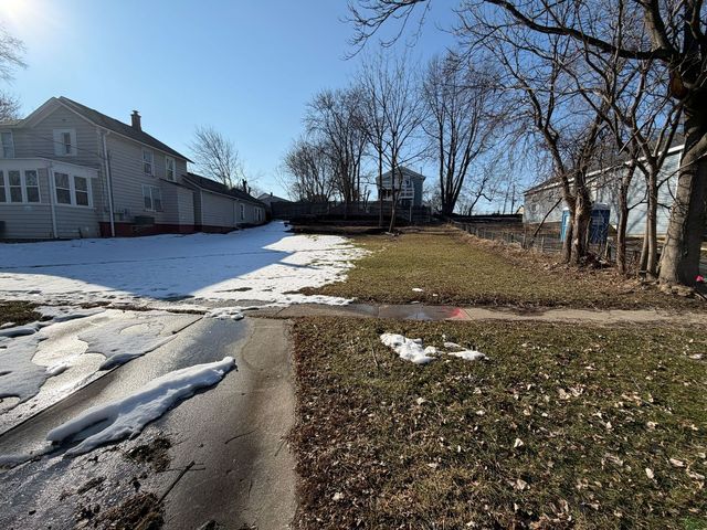 312 Oak Street, Waukegan, IL 60085