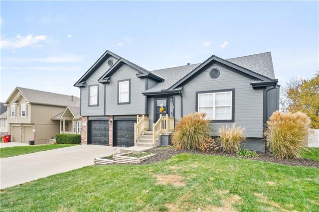 1716 NW Nicholas Drive, Grain Valley, MO 64029