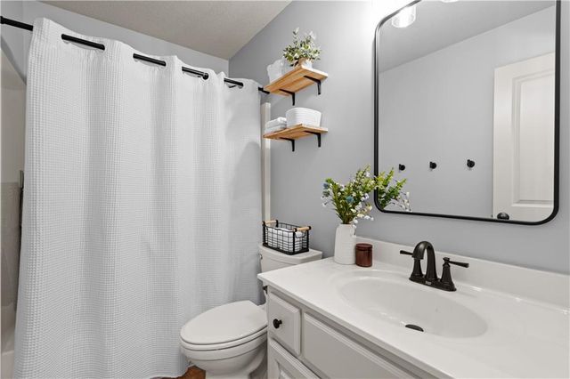 1716 NW Nicholas Drive, Grain Valley, MO 64029