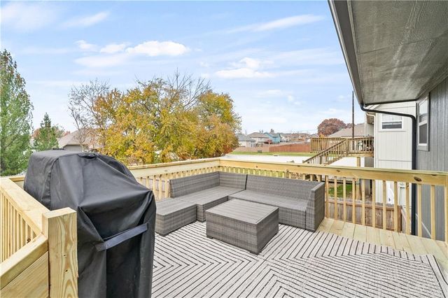 1716 NW Nicholas Drive, Grain Valley, MO 64029