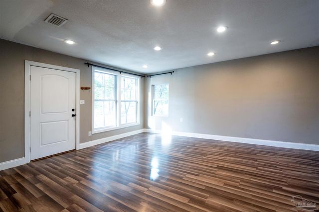 409 Frisco Rd, Pensacola, FL 32507