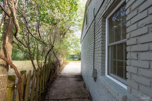 409 Frisco Rd, Pensacola, FL 32507