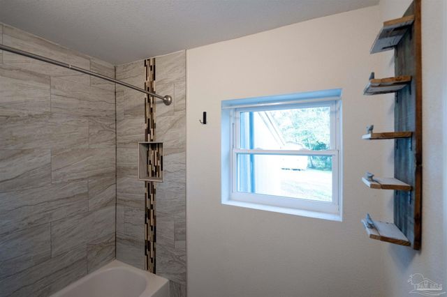 409 Frisco Rd, Pensacola, FL 32507