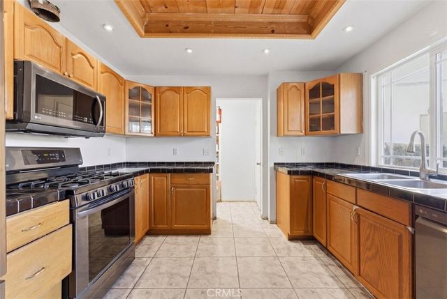 847 S Arrowhead, Rialto, CA 92376