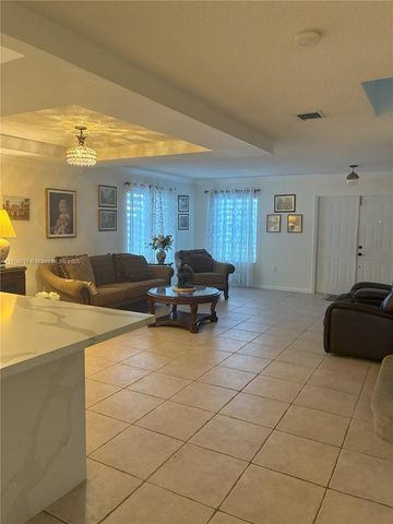 7856 NW 194th St, Hialeah, FL 33015
