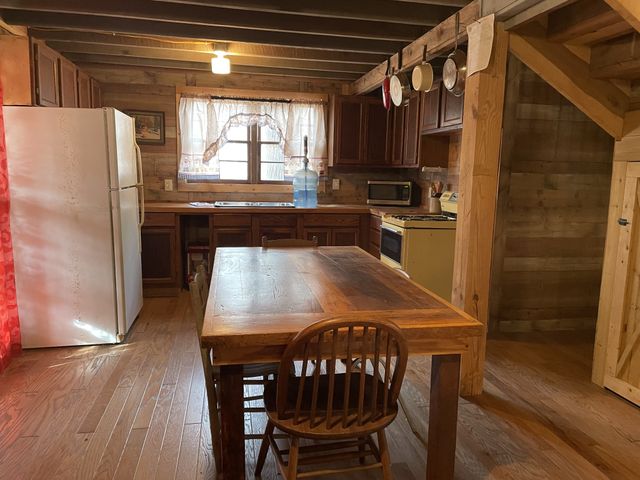 84 Granny Pratt Ln, Belvidere, TN 37306