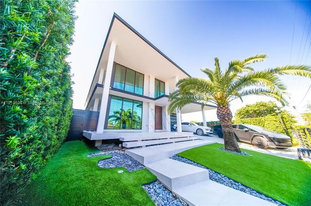 7520 W Treasure Dr, North Bay Village, FL 33141