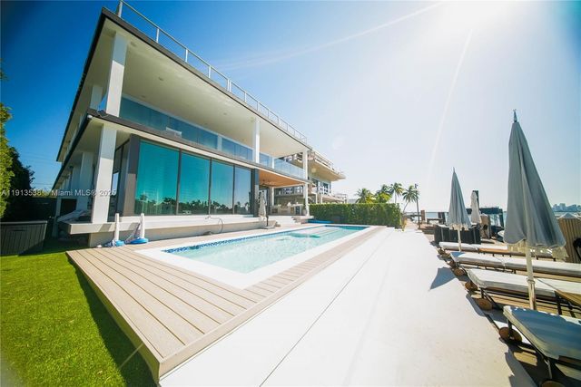 7520 W Treasure Dr, North Bay Village, FL 33141