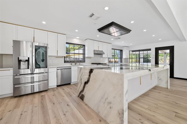 5515 Davids Bend Drive, Sugar Land, TX 77479