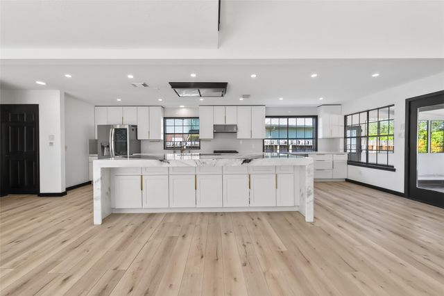 5515 Davids Bend Drive, Sugar Land, TX 77479