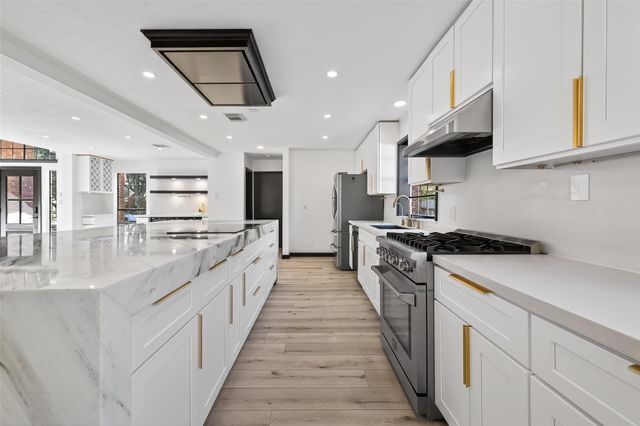 5515 Davids Bend Drive, Sugar Land, TX 77479