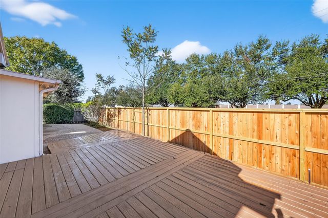 5515 Davids Bend Drive, Sugar Land, TX 77479